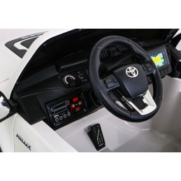 Pojazd Toyota Hilux Biała